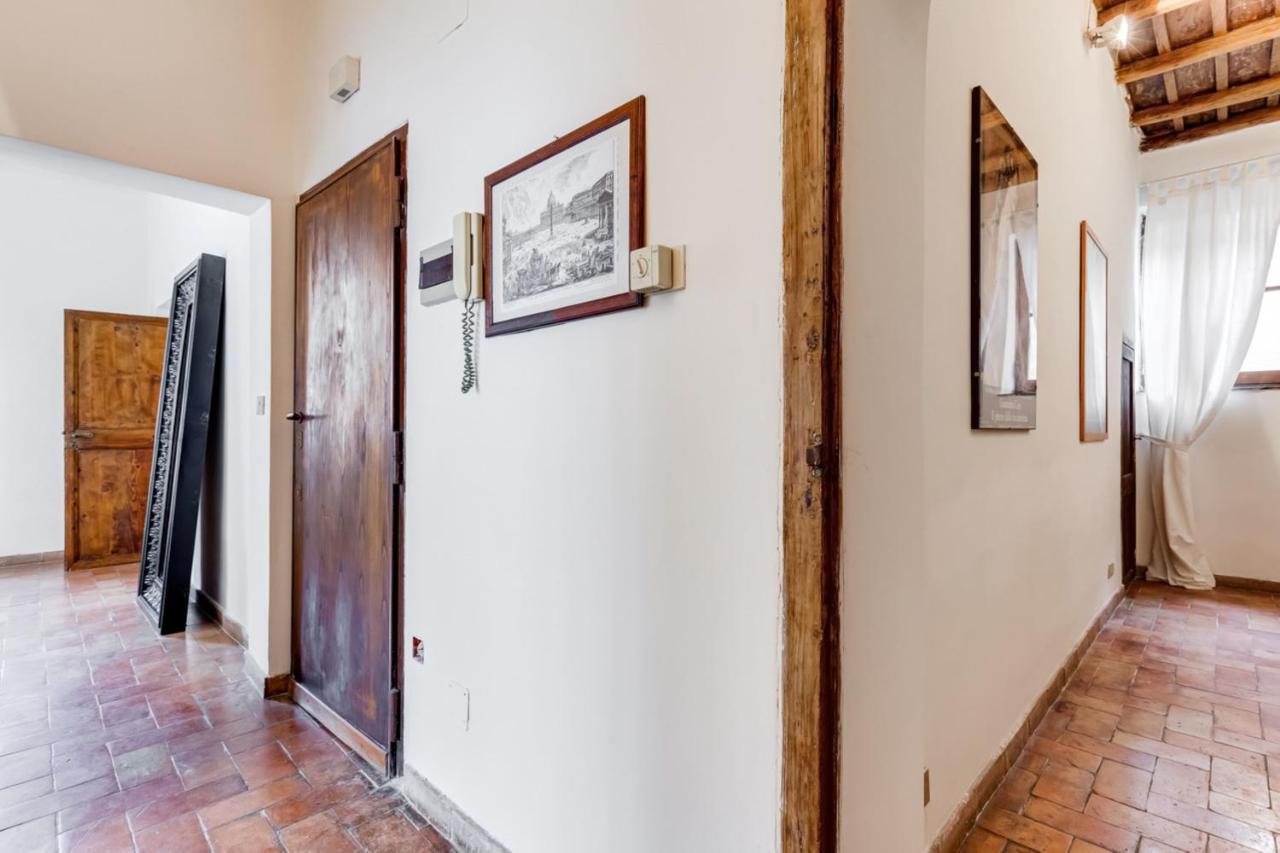 Apartment Living Colosseum *